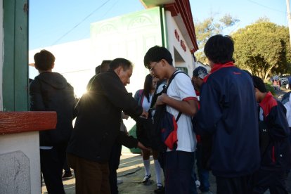 Padres de familia colaboraron con la seguridad.