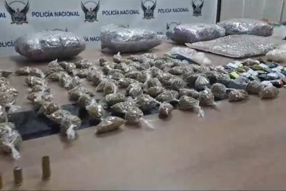 La droga incautada a los sospechosos supera los 5 mil gramos, según la Policía Nacional.