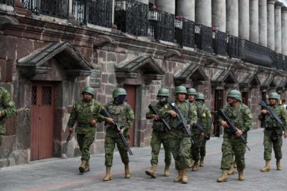 El Palacio Carondelet resguardado este 10 de enero de 2024 tras los hechos de violencia