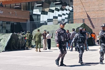 Las Fuerzas Armadas ejecutan requisas diarias en todo el interior del Centro de Privación de Libertad N° 1 Azuay.