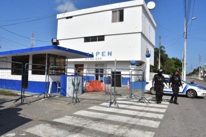 Alias ‘Traca’ y otras nueve personas permanecen en el Comando de Policía de El Oro para ponerlo a órdenes de la justicia.