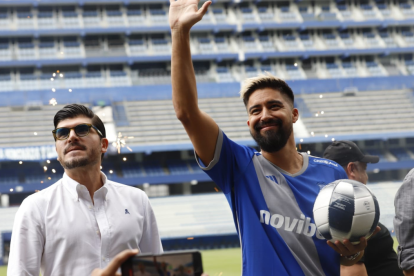 Noboa fue recibido por hinchas azules en el estadio Capwell.