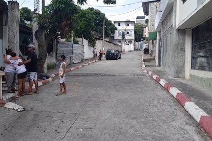 Los gritos de terror y los disparos alertaron a los vecinos.