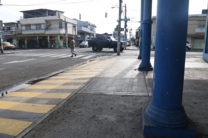 Dos hombres fueron asesinados en este punto de la calle Ayacucho, en Guayaquil.