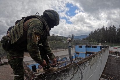 Militares desmontaron una red de conexiones clandestinas.