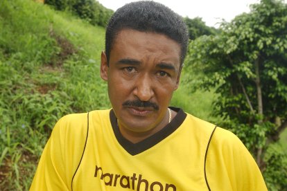 Víctor Luna en el 2004 fue entrenador de Barcelona.