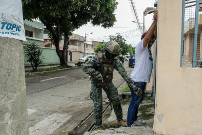 Los militares están en las calles de Ecuador, debido al estado de excepción.