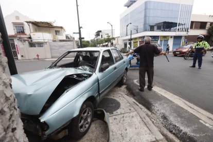 El accidente de tránsito ocurrió en las calles Alejo Lascano y Esmeraldas, en el centro de Guayaquil.