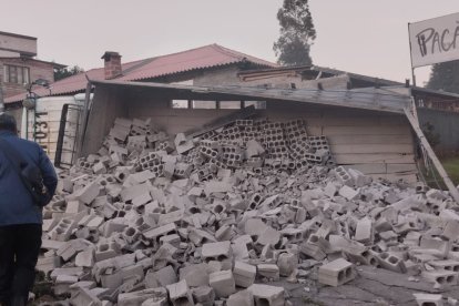 Moradores y familiares de la víctima llegaron al lugar del siniestro, ya no tenía signos vitales.