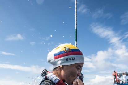 Carrera resalta la bandera tricolor en cada competición.
