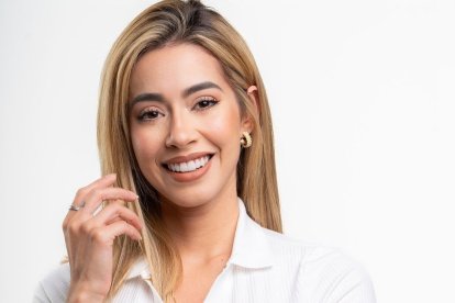 Elizabeth Cader, para la campaña dejó los escotes y la ropa sexy.