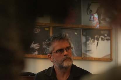 El cineasta Sebastián Cordero se inició hace 29 años filmando videos para bandas musicales como Cruks en Karnak.