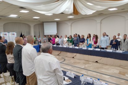 Alcaldes de municipios de cuatro provincias eligen a su presidente.