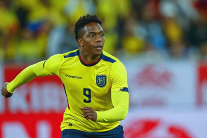 Reasco llega a pelear el puesto de delantero titular en Barcelona.