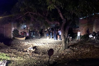 El cuerpo del agricultor quedó debajo de un árbol de mango.