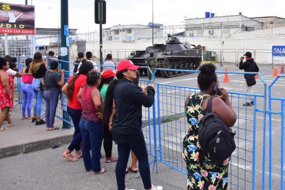 Unos familiares se oponían al traslado de los 12 reclusos considerados de alta peligrosidad.