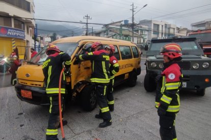 El Cuerpo de Bomberos atendió a los afectados del siniestro.