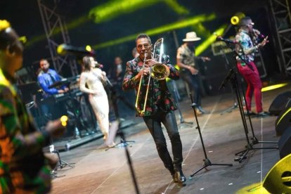 Alberto Barros llegará con su tributo a la Salsa colombiana a Manta.