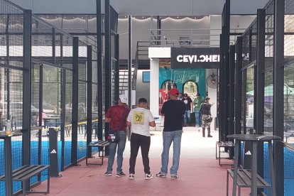 Curiosos se acercaron hasta la escena del crimen