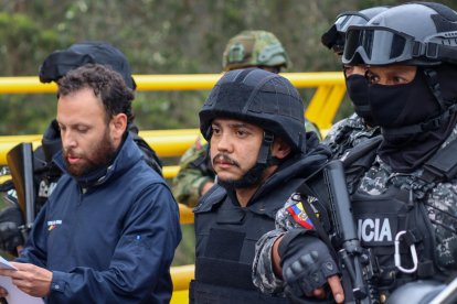 Momento de la entrega del detenido a las autoridades colombianas
