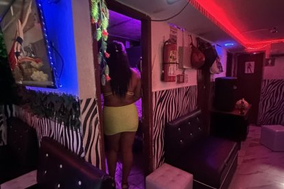 Ericka regresa a los tiempos al barrio, la 18, en Guayaquil. Aquí hay pocos clientes, dice.