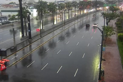 La lluvia en Guayaquil continúa hasta esta hora.