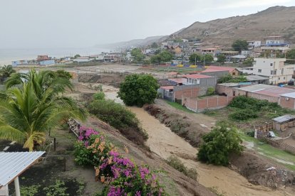 Varias calles de la parroquia Santa Marianita quedaron anegadas.