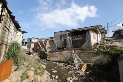 Una pared se desplomó en El Fortín, Guayaquil.