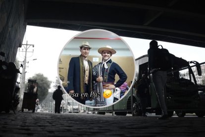 La víctima (izquierda) solía participar en festivales andinos.