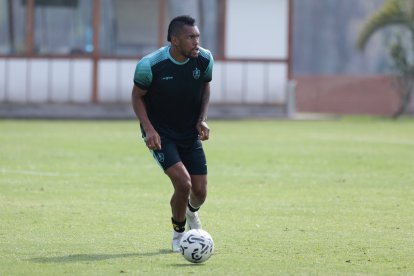 Luis Cangá, zaguero de Aucas.