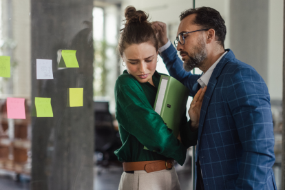 El acoso laboral se puede manifestar de diversas formas.