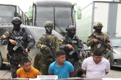 La Policía presentó a los detenidos y las evidencias incautadas.