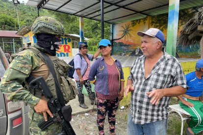 La ciudadanía de Viche aspira que los militares pongan orden para poder trabajar tranquilos.