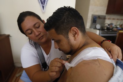 Eduardo aún se recupera de su herida. Se le dictaminó que cumpla arresto domiciliario mientras es investigado por ataque y resistencia.