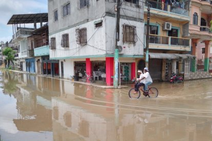 Salitre tiene calles anegadas.
