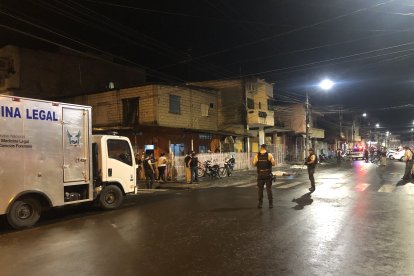 Los cuerpos quedaron sobre la calzada.