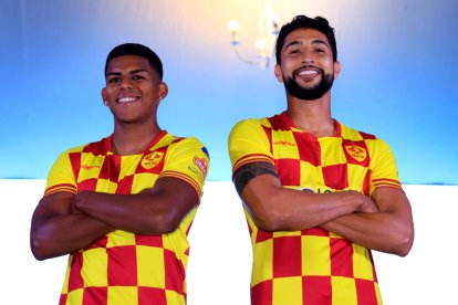 Luis Cano (i) y Jeison Medina (d) serán titulares para el duelo por Copa Libertadores.