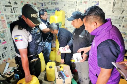 La Policía decomisó el licor artesanal.