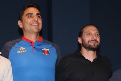 El entrenador Martín Mandra (i) junto a José Pardo (d), quien fue presidente de los chullas por cerca de cuatro meses.