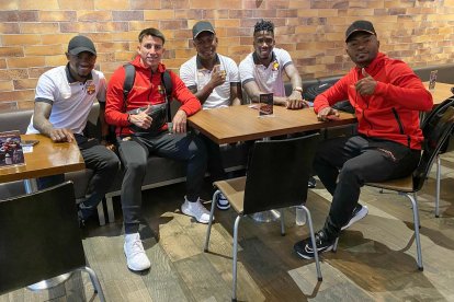 Arroyo, Gaibor, Cortez, Preciado y Perlaza emprendiendo el viaje a Estados Unidos.