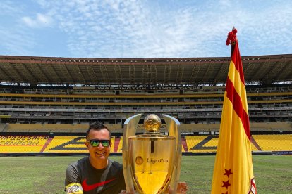 Ángel Villagómez, animador de Telemundo e hincha de Barcelona.