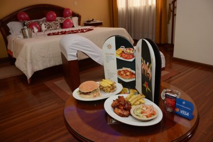 La mayoría de establecimientos ofrecen decoraciones y comida.