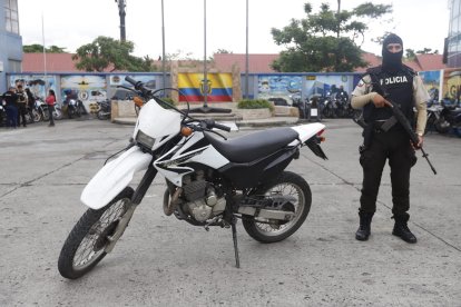 Referencial: la Policía se enfrentó a balas con los 'pillos' en el Guasmo de Guayaquil.