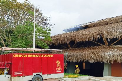 Los bomberos llegaron a atender la emergencia en el museo.