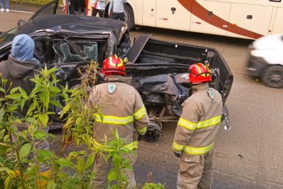 Bomberos llegaron al auxilio.
