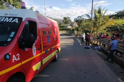 Personal de socorro llegó al sitio.