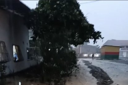 La intensidad de las lluvias ha provocado el desbordamiento del río Guanache.