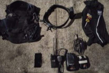 Las evidencias encontradas en poder de los detenidos.