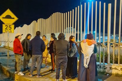 Familiares esperaban el cuerpo.