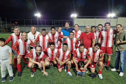 Estudiantes Sauces 2 en la categoría sub 40.